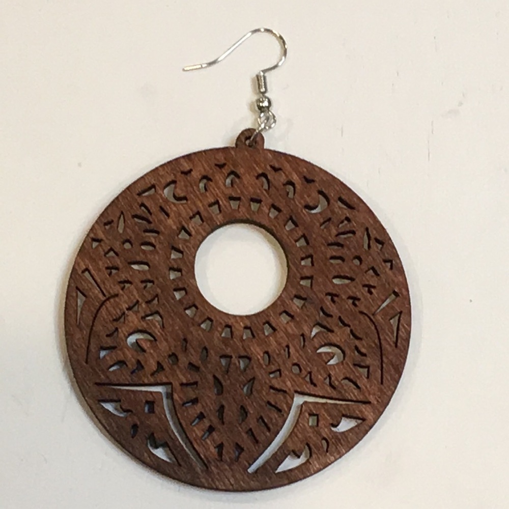 🔴 Wood Laser Cut Round Earrings - Picture 4 of 4